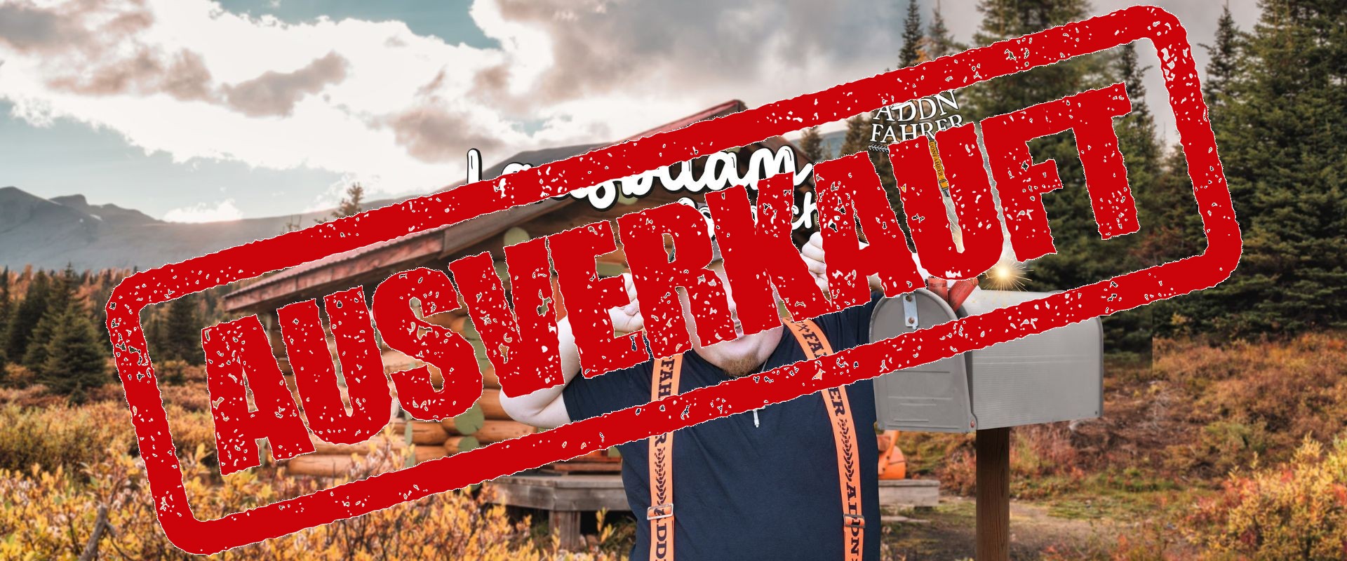 Addnfahrer, KULTUR+KONGRESS FORUM ALTÖTTING, Foto: Veranstalter Der Addnfahrer hält sich die Ohren zu, weil gleich ein Böller den Briefkasten sprengt.