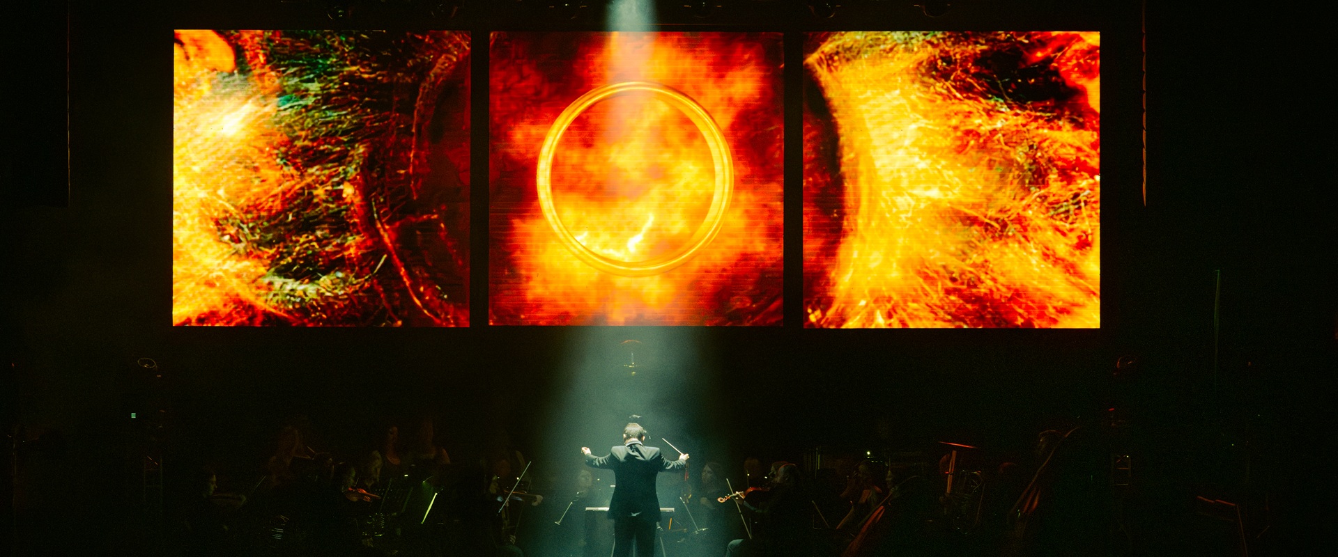 Herr der Ringe, KULTUR+KONGRESS FORUM ALTÖTTING, Foto Star Entertainment, Lancelot Productions Ein Orchester auf der Bühne.