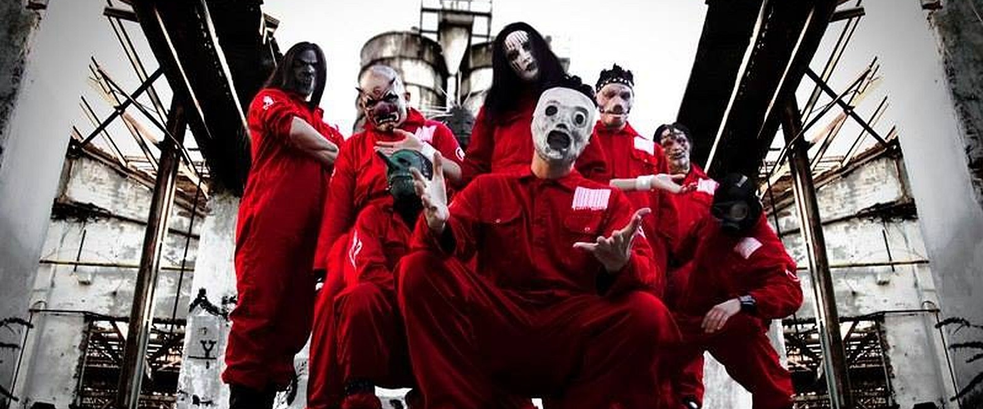 Slipknot, Subliminal Verses. Abriss, Forum Altoetting, Bild Band Mehrere Männer mit Masken.