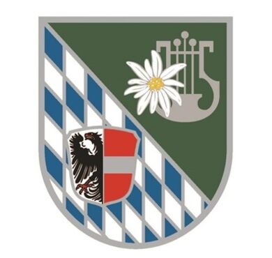 Gebirgsmusikkorps Garmisch-Partenkirchen, Krieger- und Soldatenkameradschaft, Forum Altötting, Bild GMK Ein Wappen mit den bayerischen Rauten und einem Musikinstrument.