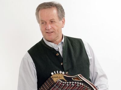 Hans Berger mit der Zither.