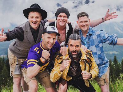 5 Männer in Lederhose.