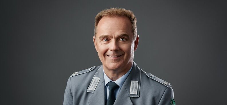 Gebirgsmusikkorps Garmisch-Partenkirchen, Krieger- und Soldatenkameradschaft, Forum Altötting, Bild GMK Ein Mann in Uniform.