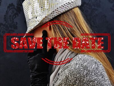 2nd life, Second Hand Mode, Mädchenkram, Forum, Altötting, Bild Pixabay Eine junge Frau mit silbernem Hut und schwarzen Handschuhen ist nur von der Seite zu sehen.