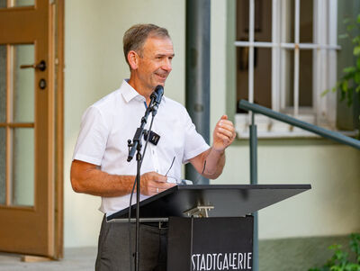 Erster Bürgermeister Stephan Antwerpen, Eröffnung, Stadtgalerie Altoetting, Foto Dirschl Erster Bürgermeister Stephan Antwerpen, Stadtgalerie Altoetting