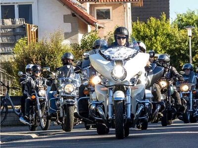 Jesus Biker, Peace Ride, Altoetting, Kapellplatz, Bild Jesus Biker Eine Gruppe auf dem Motorrad.