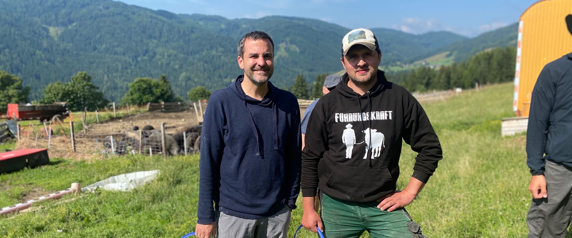 Chefredakteur Falter macht ein Praktikum beim Bergbauern Bachler.