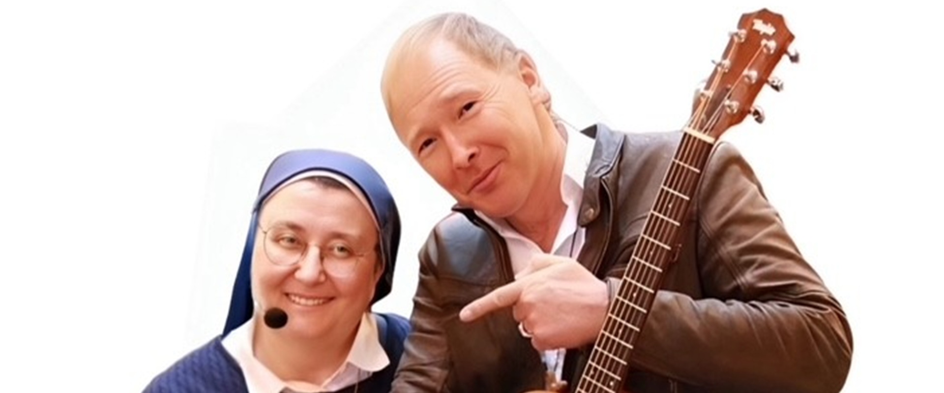 Eine Frau und ein Mann mit Gitarre.