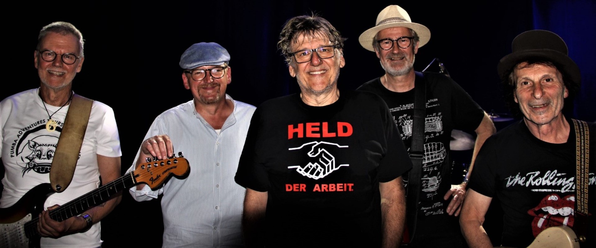 Die fünf Mitglider der Band Graybeards (Graubärte).