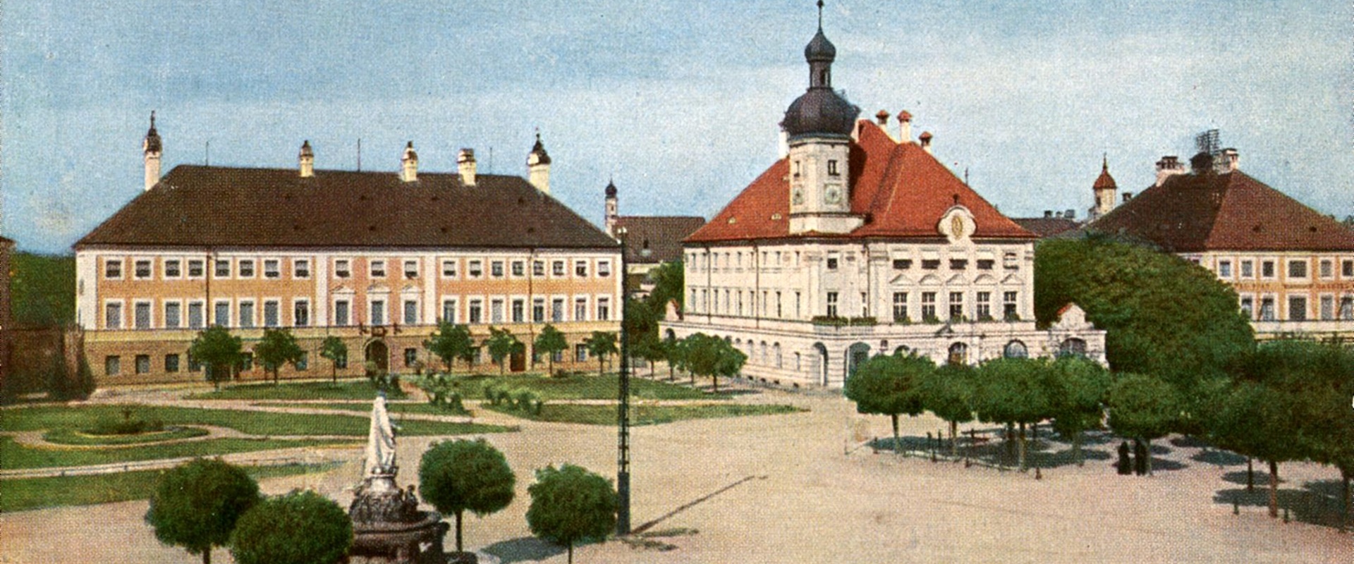 Ansicht des Altöttinger Kapellplatzes von 1920.