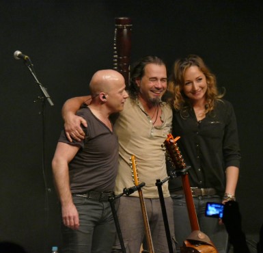 Alfons Hasenknopf, Steffi Rösch und Michael Leitinger stehen nebeneinander auf der Bühne.