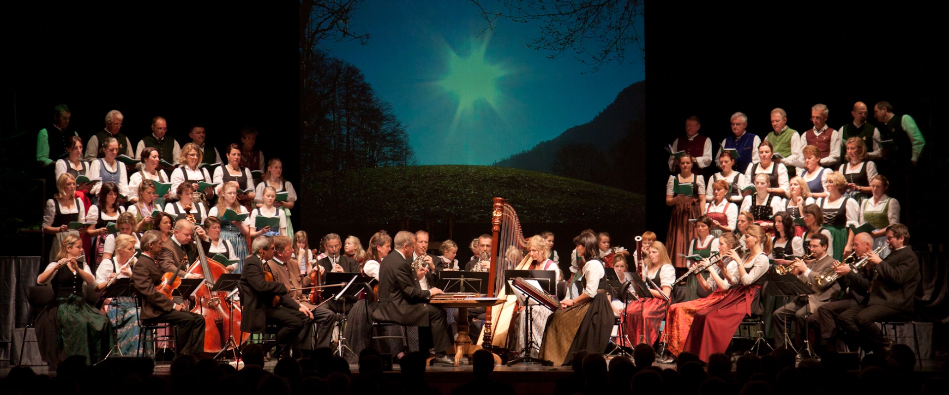 Auch in diesem Jahr  gibt Hans Berger wieder das Alpenländische Weihnachtsoratorium im Kultur+Kongress Forum Altötting zum Besten.